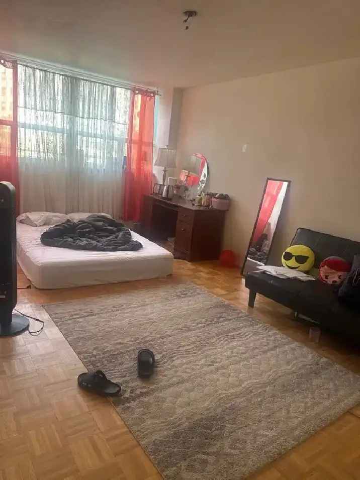 Large Room for Rent Bathurst and Steeles All Inclusive