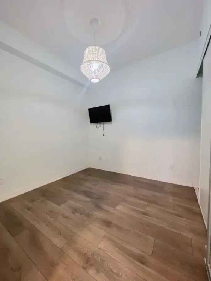 Stunning 2 beds 2 baths condo apartment for rent in DT Toronto