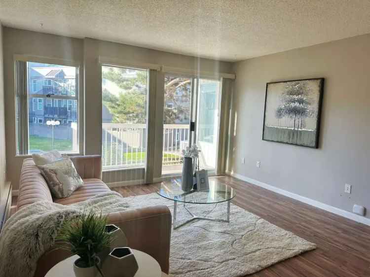 Condo For Sale in Surrey, British Columbia