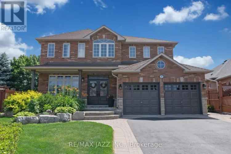 Executive style buy house in Courtice with pool and four bedrooms