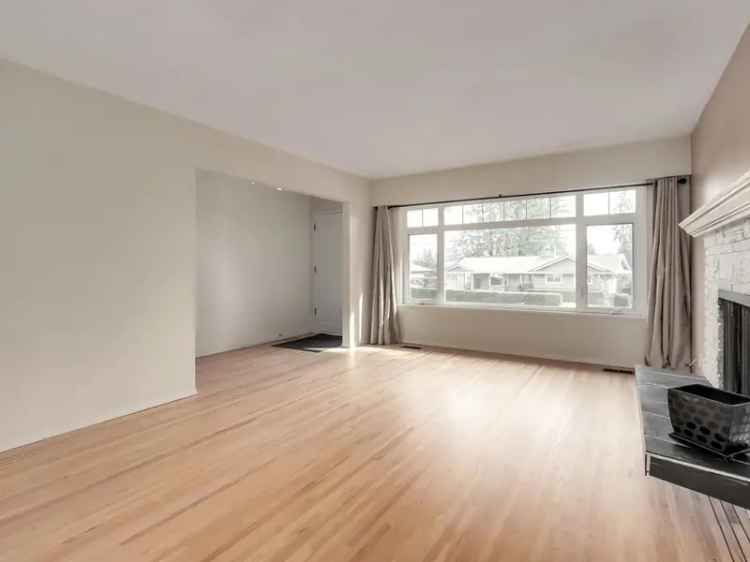 Windsor Park Family Home with Income Suite