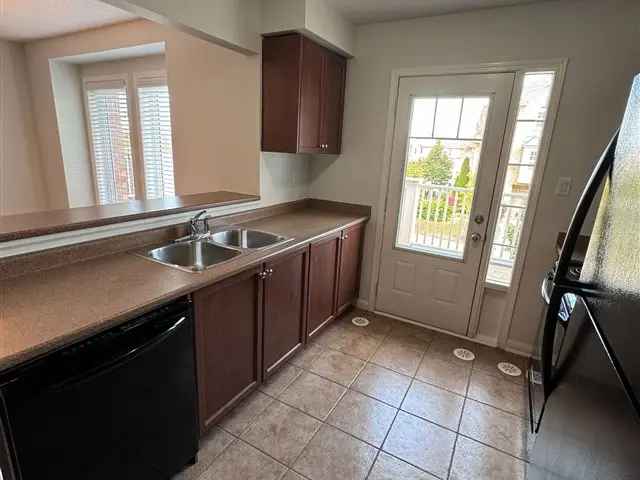 Townhouse For Rent in Milton, Ontario