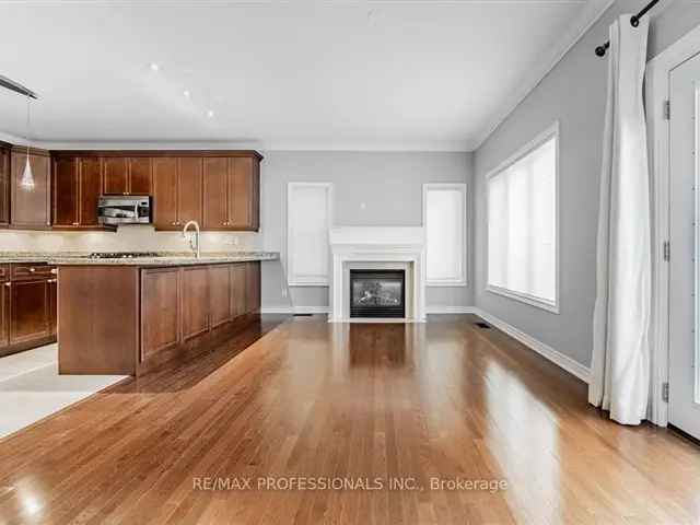 Townhouse For Sale in Oakville, Ontario