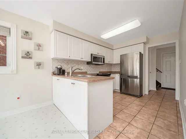 Bright Corner House Family Neighbourhood 3 Beds Finished Basement