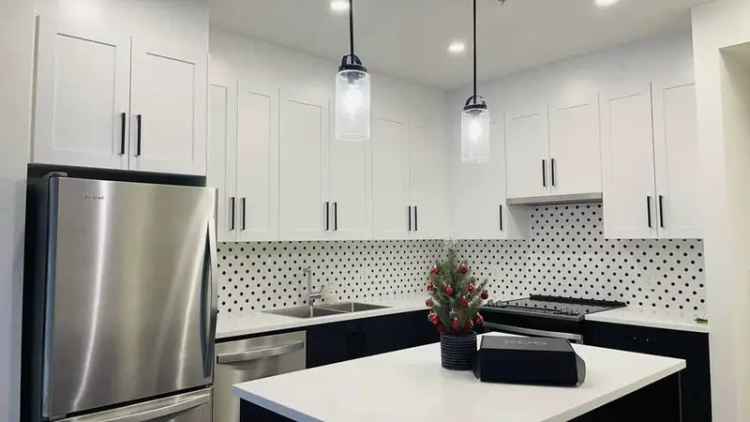 18811 72 Avenue Apartment Surrey