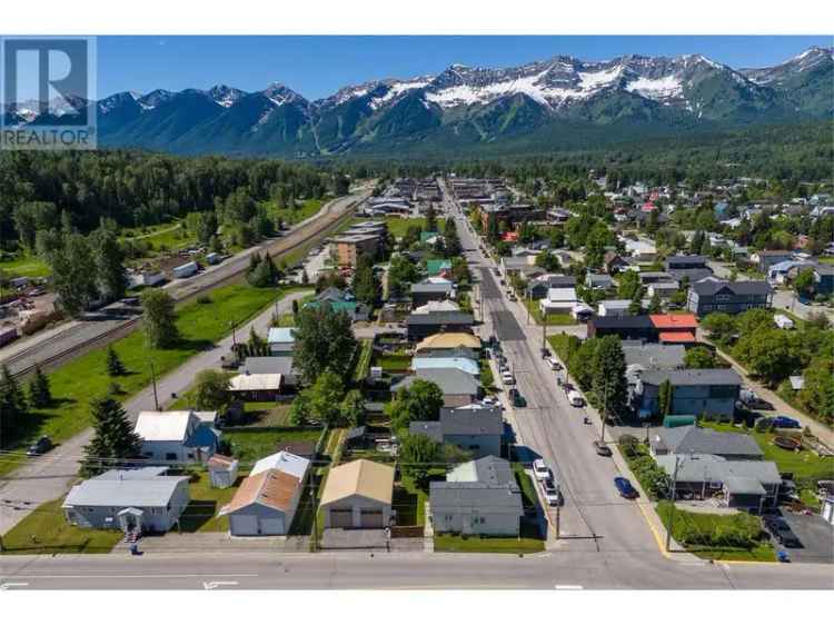 Fernie Family Home Downtown 2 Bed 2 Bath Shop