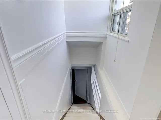 Charming Detached Home Near Warden Subway