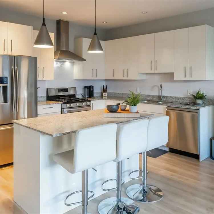 For Sale Contemporary Townhome with 3 Beds and 3 Baths in Central Parksville