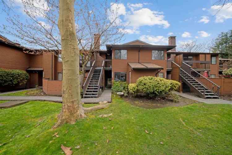 2 Bed 2 Bath Townhouse in Lincolns Gate Surrey