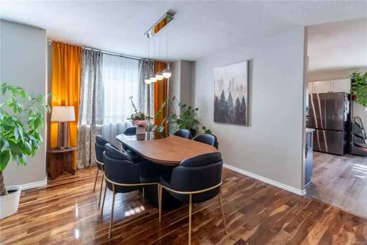 Charming 3-Bedroom Rancher near Shopping - Updated & Spacious