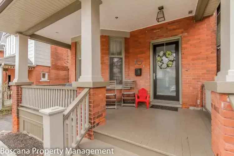 3-Bedroom House in Old Ottawa South - Charm and Convenience