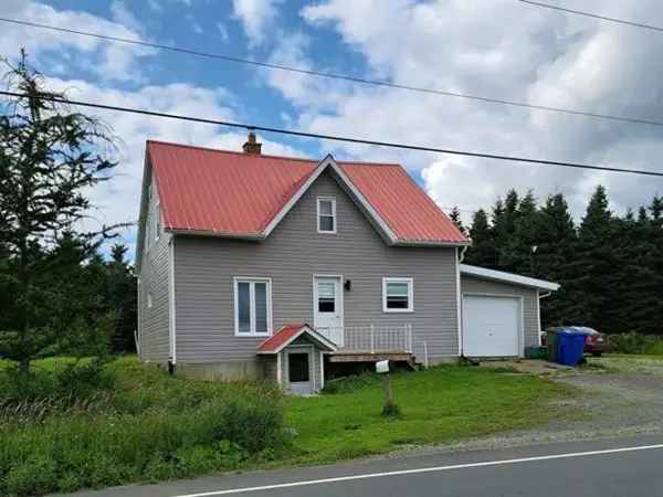 1.5 Storey House for Sale Chaudiere Appalaches 4 Bedrooms