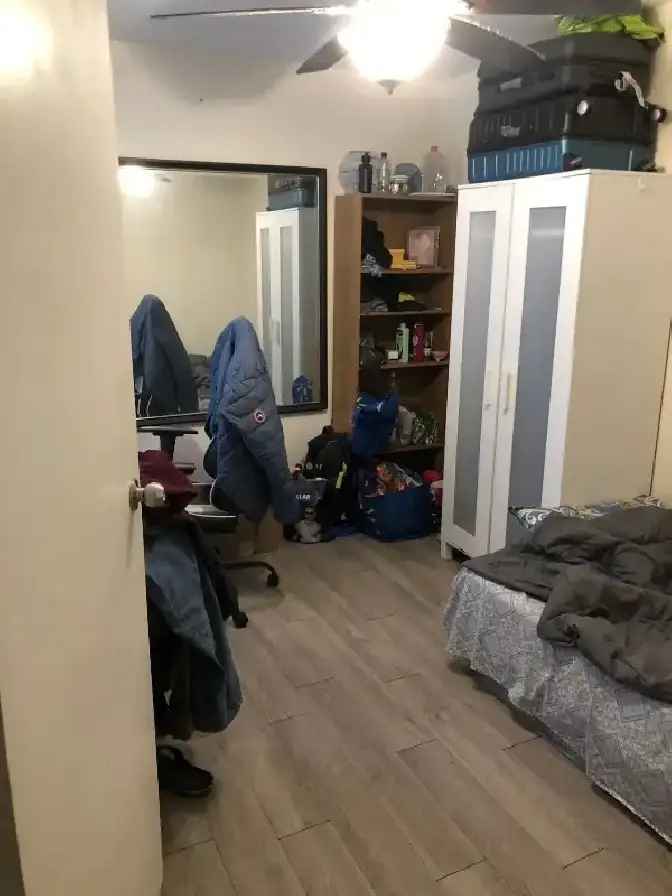 A room for rent $650 monthly