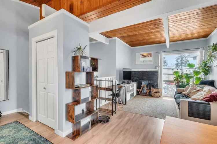 House For Sale in Calgary, Alberta