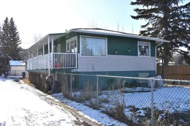 House For Sale in Calgary, Alberta