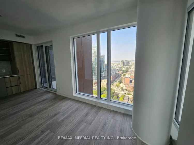 Downtown Toronto 1-Bedroom Lake View Condo Near Entertainment District