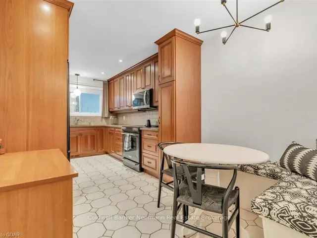 Family Home in Guelph - Backsplit with Charm and Modern Convenience