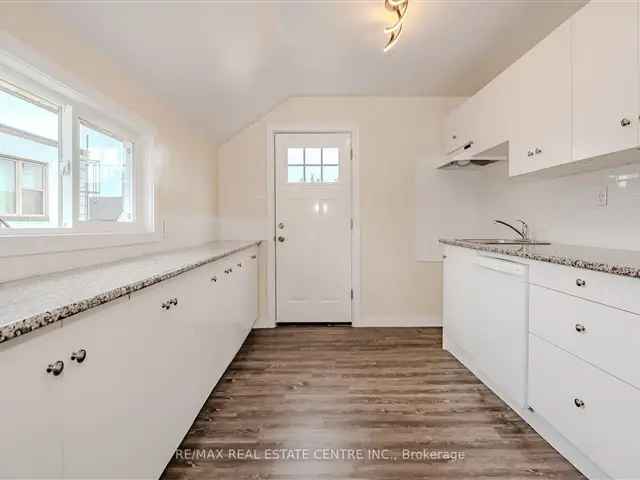 House For Sale in Hamilton, Ontario