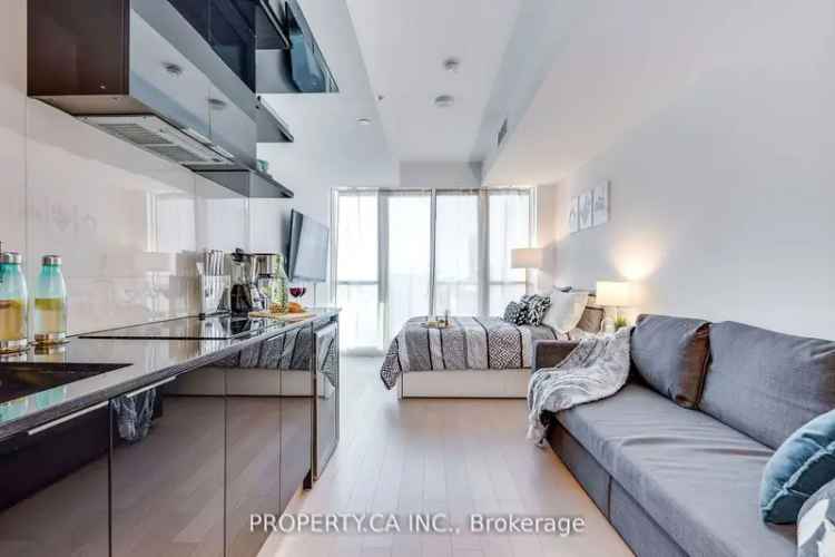 Condo For Rent in 70, Temperance Street, Toronto, Ontario