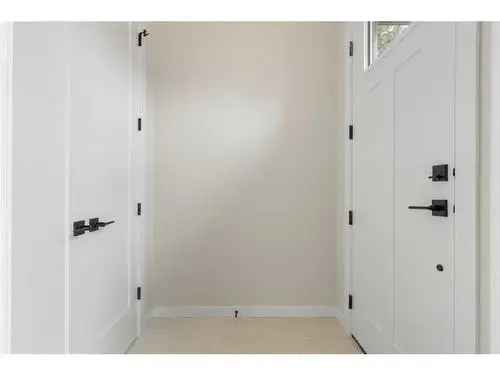 Modern 4 Bed 3.5 Bath Home in Calgary
