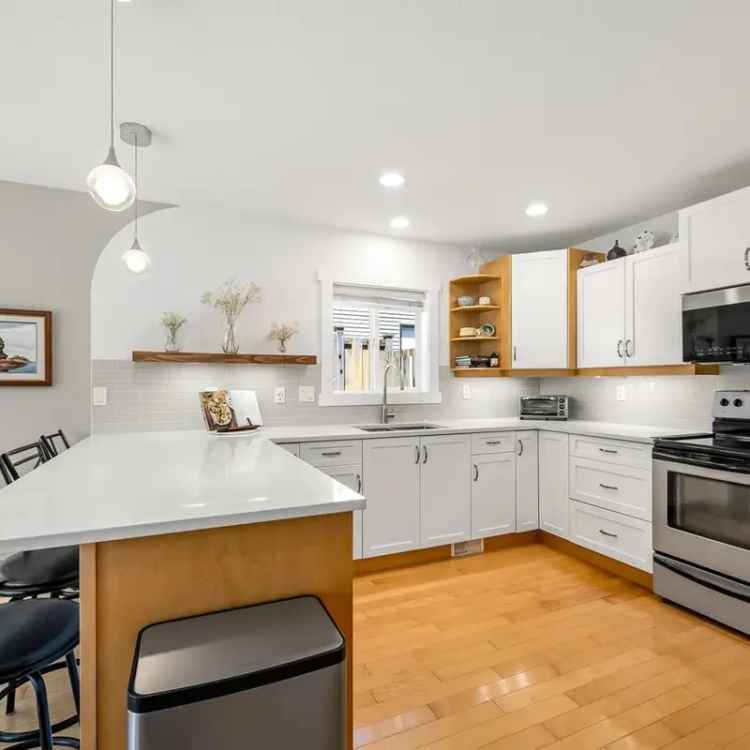 Charming Comox Rancher 3 Bed 2 Bath