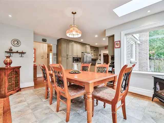 House For Sale in 335, Carey Court, Oakville, Ontario