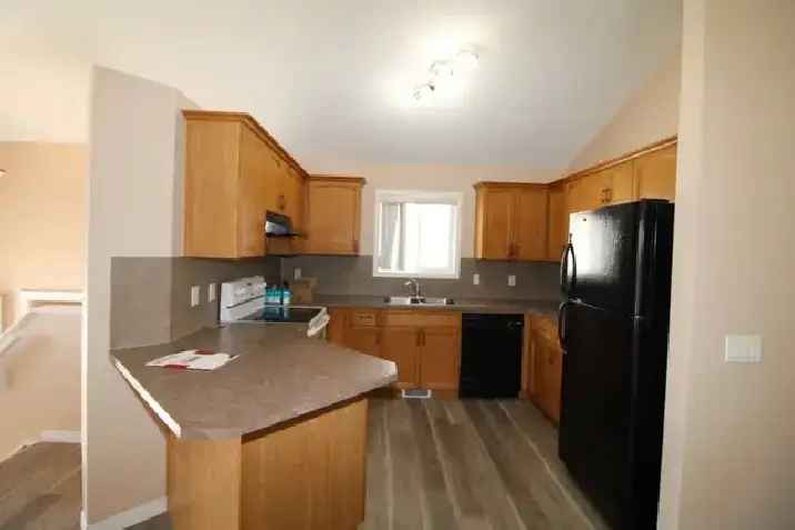 3 Bhk in Martindale NE near LRT Available May 1st