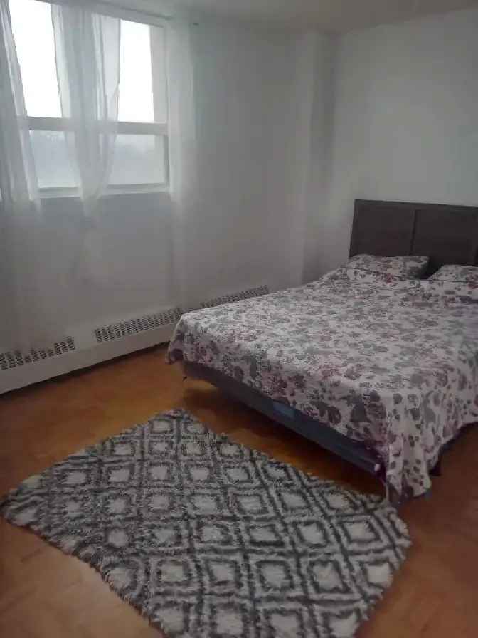 Room for Rent in Beaches with Shared Bathroom and Kitchen