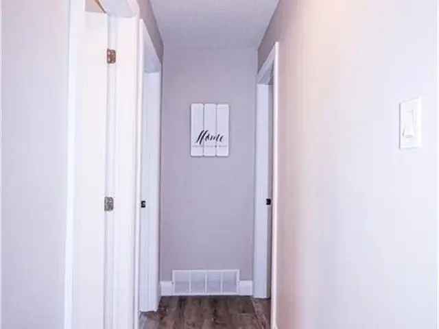 Beautifully Renovated Bungalow Near Conestoga Mall