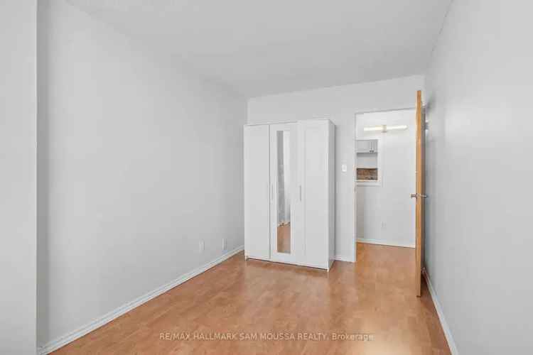 Condo For Sale in (Old) Ottawa, Ontario