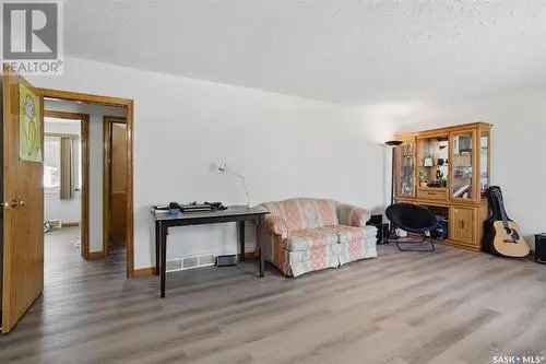 House For Sale In Queen Elizabeth Saskatoon