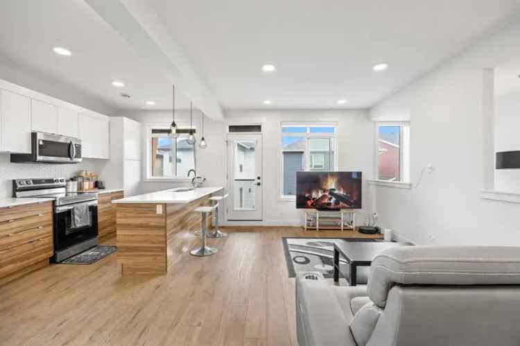 House For Sale , 402, Collegiate Boulevard NW, Calgary, Alberta
