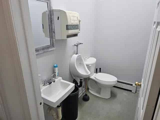 Commercial Building Office for Rent