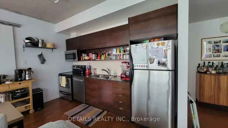 Buy Condo in Downtown with Gym, Pool and Patio