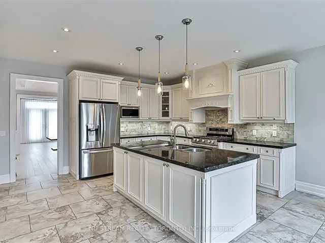 Luxury Custom Built Home Near Yonge Street