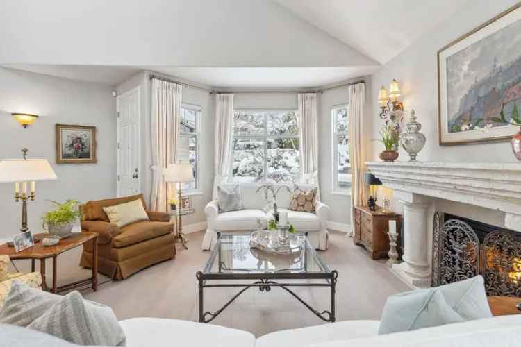 A $3,098,000.00 Townhouse with 4 bedrooms in Upper Caulfeild, West Vancouver