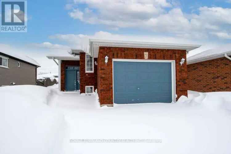 2-Bedroom Bungalow with Full Basement - Perfect for First-Time Homebuyers and Investors