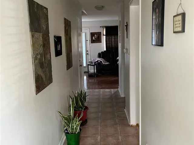 House For Sale in Newmarket, Ontario