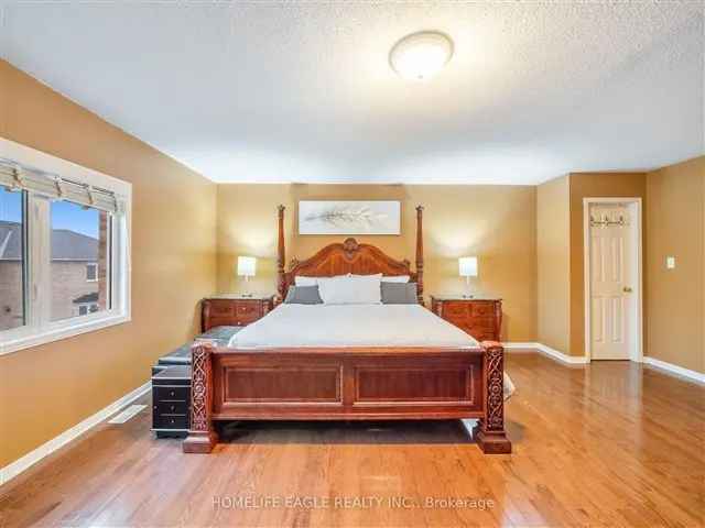 4+1 Bedroom Detached Home in Family Friendly Neighbourhood