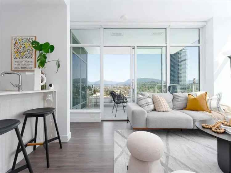 Bright 2 Bed 2 Bath Corner Home at Lumina Brentwood