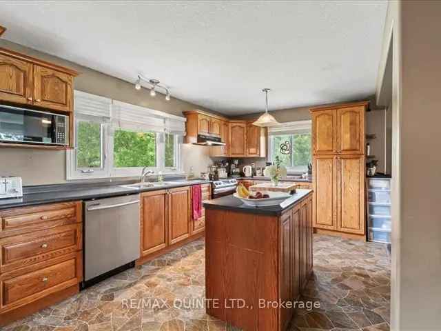 Prince Edward County Bungalow - 3 Beds, 2 Baths, Double Garage, Pool