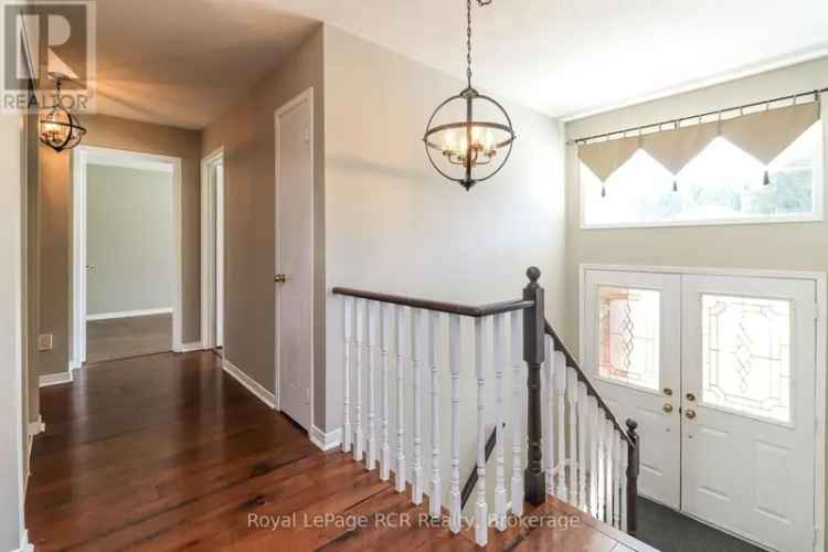 Wasaga Beach 6 Bedroom Bungalow - Updated Kitchen and Baths