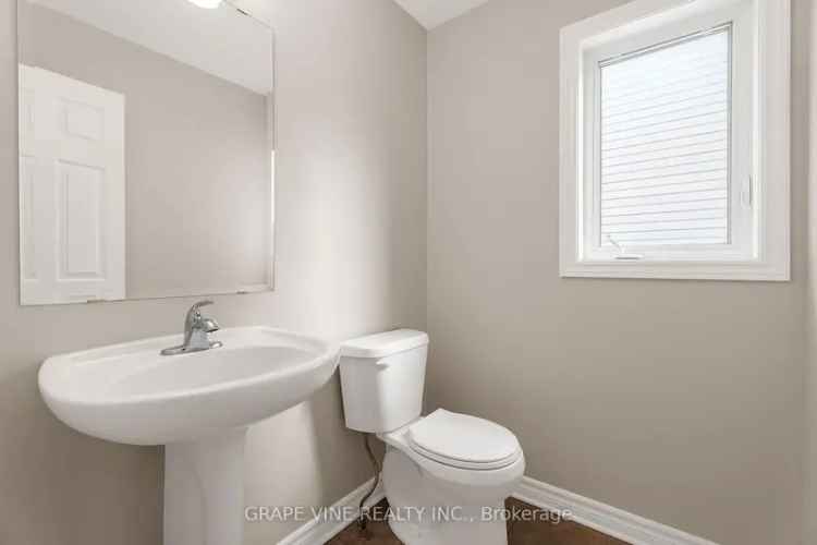 Charming 4-Bedroom Townhome in Minto Avalon