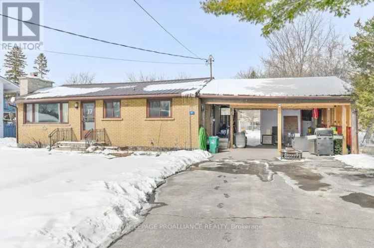 Charming 2-Bedroom Bungalow Near CFB Trenton