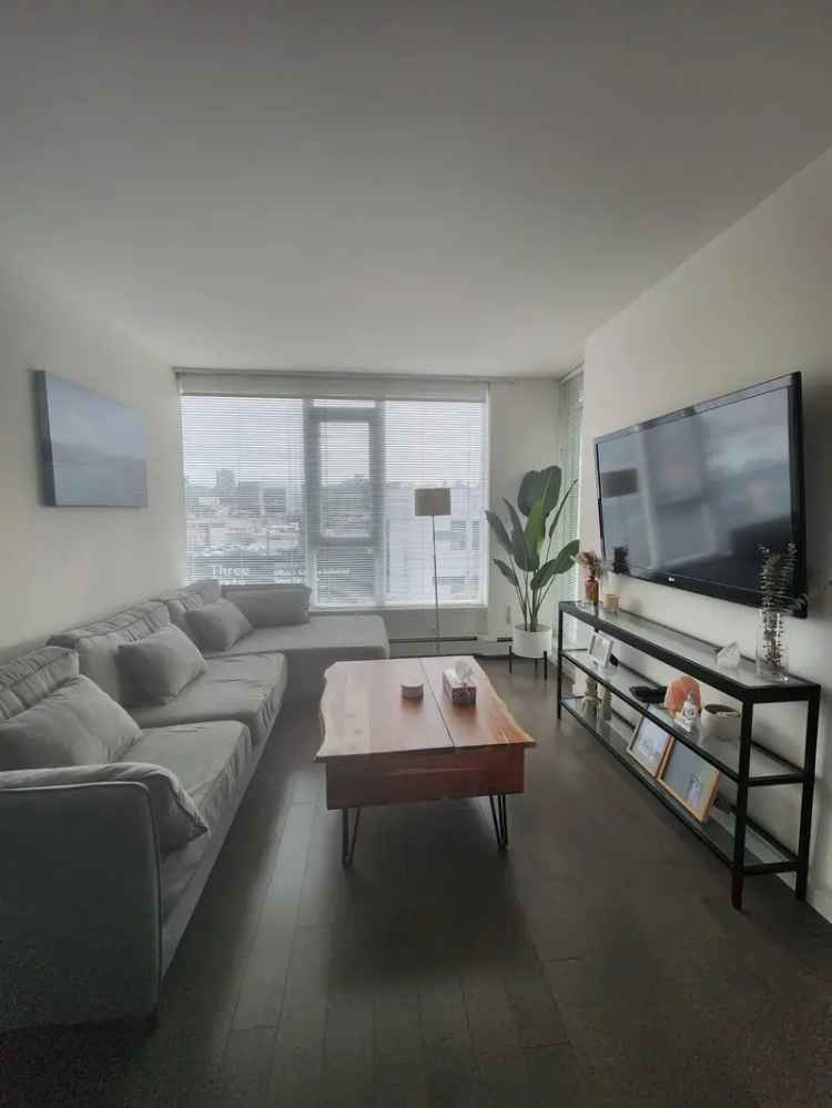 False Creek Condo 1 Bed + Den + Solarium Pinnacle on False Creek Vancouver