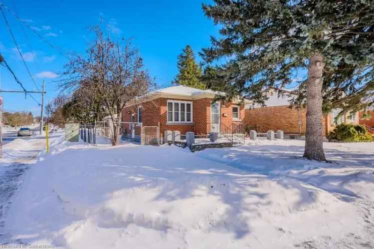 All Brick Bungalow 2+2 Beds Renovated Kitchener