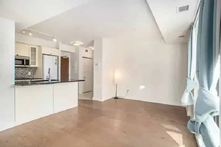Move in Ready 2 Bed 2 Bath Condo Ottawa Prime Location