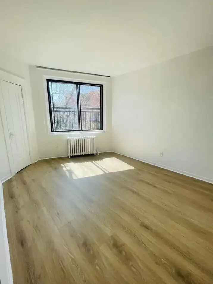 Notre Dame de Grace Apartment