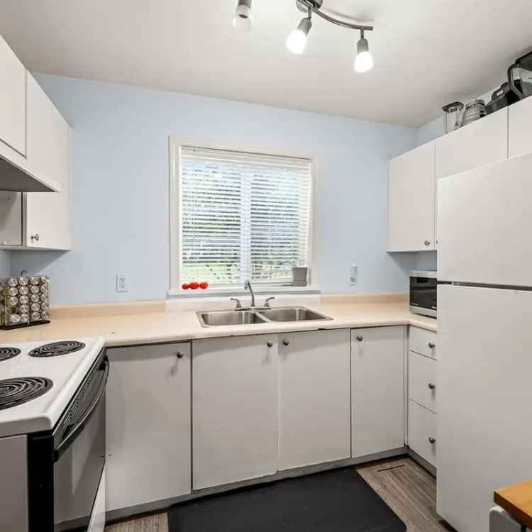 Courtenay Condo 2 Bed 1 Bath Updated Pet Friendly Investment