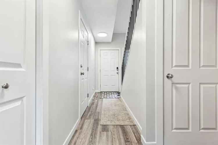 Updated 2-Bed Townhouse Near Amenities